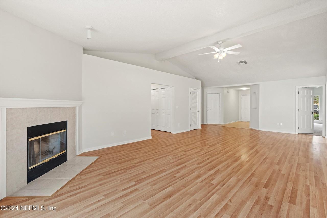 12756 Bentwater Dr - Photo 5 of 25