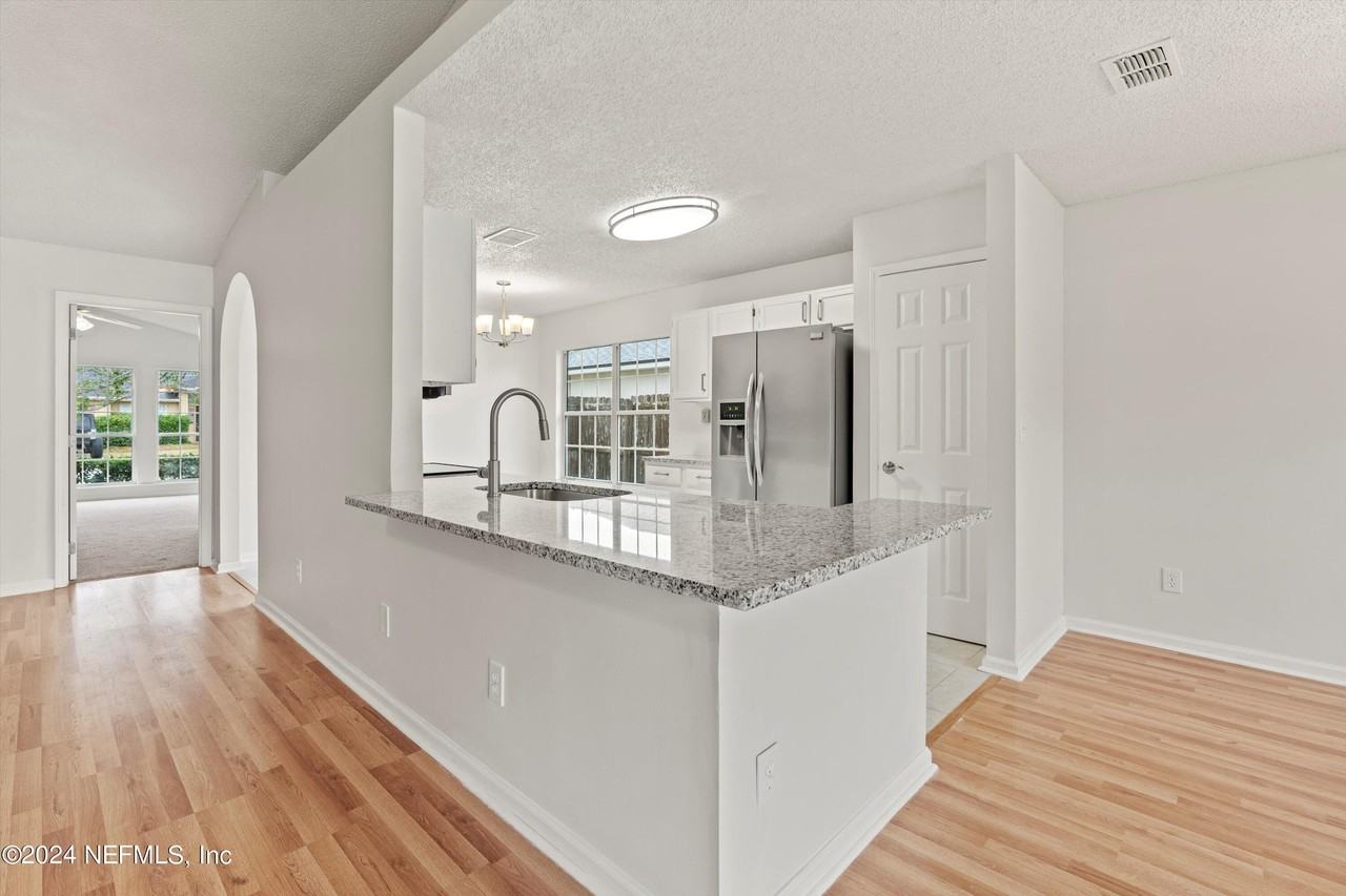 12756 Bentwater Dr - Photo 7 of 25
