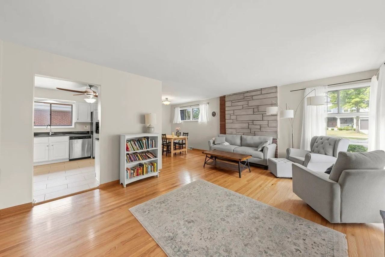 221 S Linden Ave - Photo 2 of 18