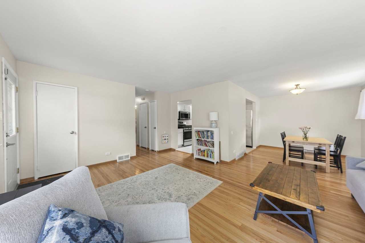 221 S Linden Ave - Photo 3 of 18