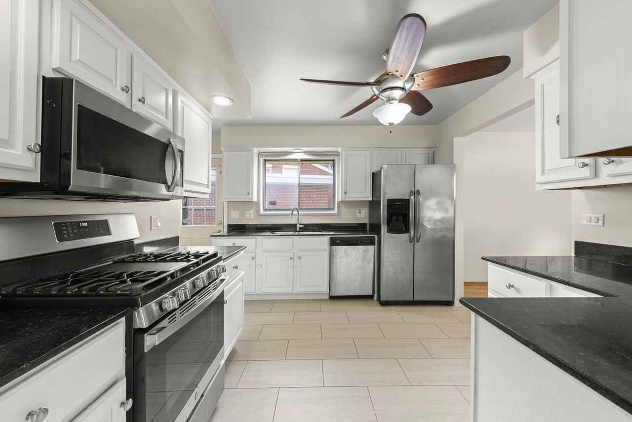 221 S Linden Ave - Photo 4 of 18