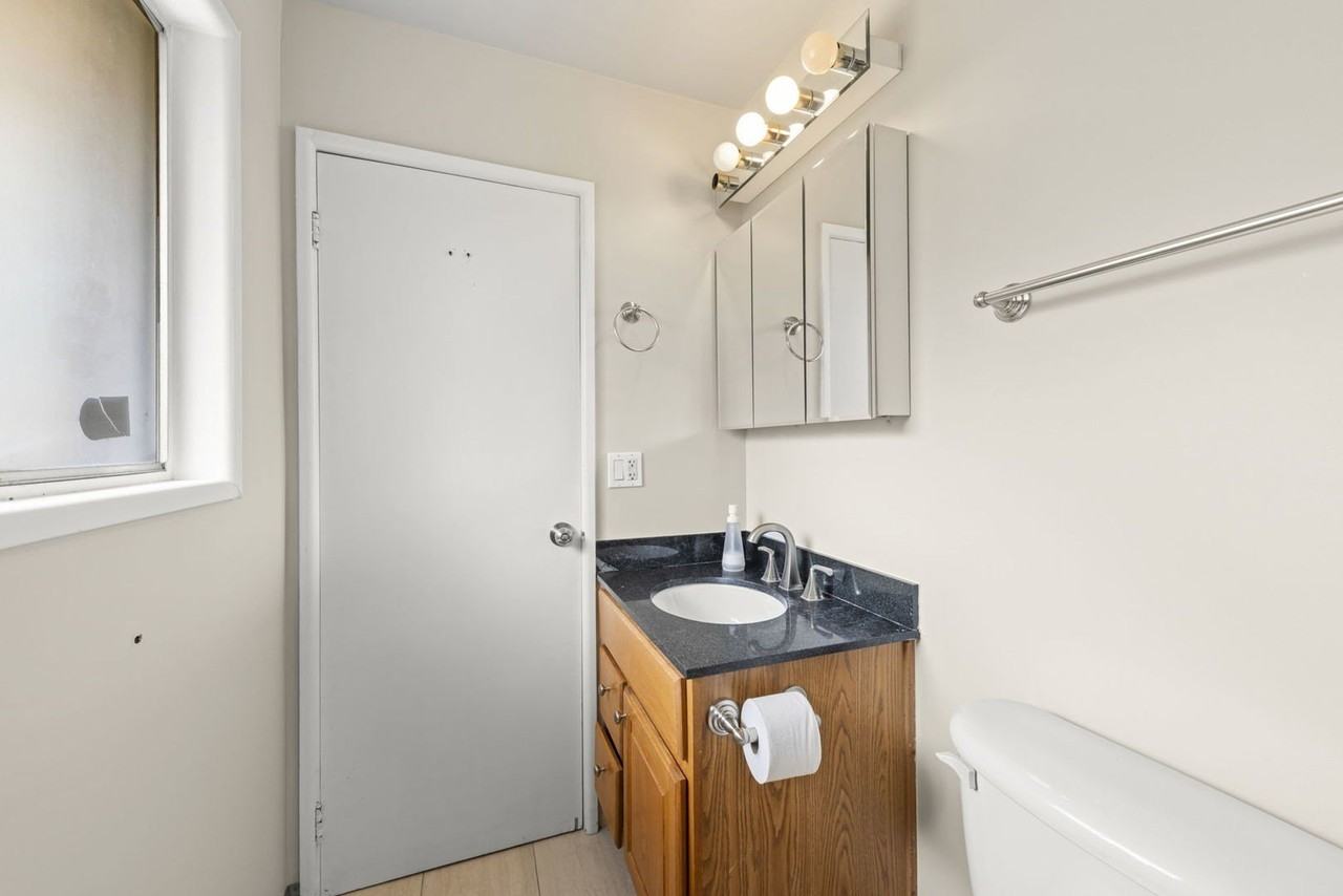 221 S Linden Ave - Photo 7 of 18