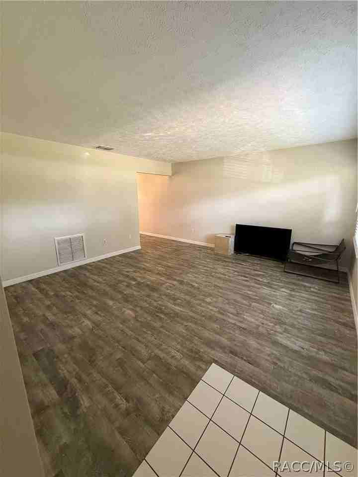 9476 W Green Bay Ln - Photo 6 of 16