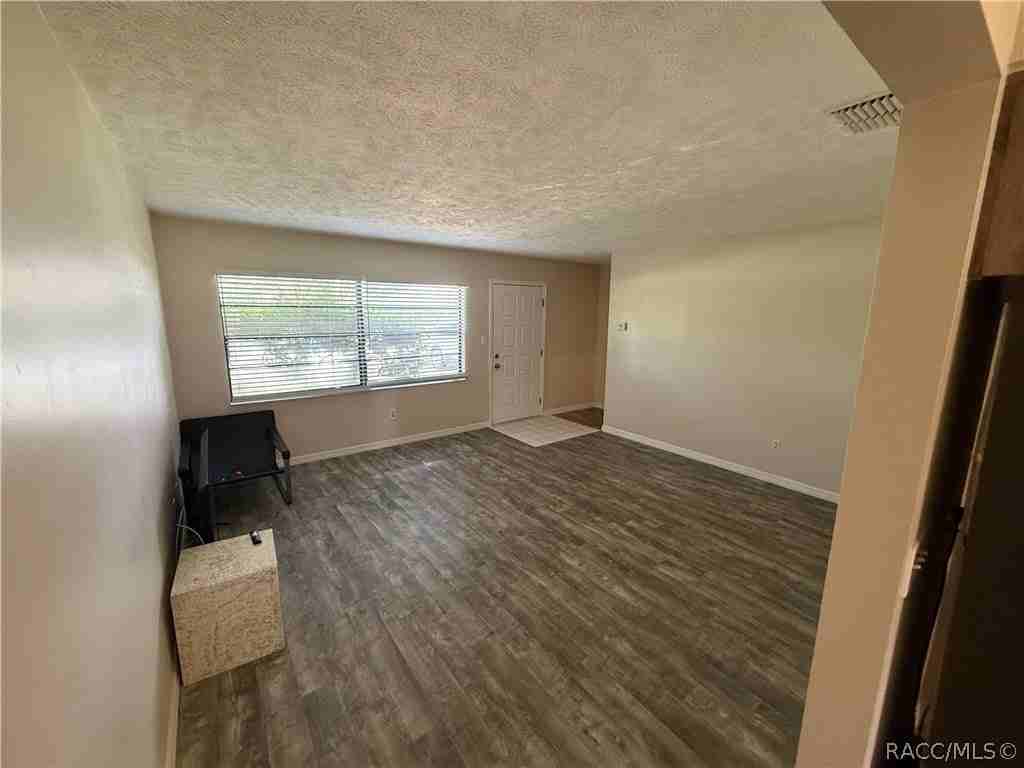 9476 W Green Bay Ln - Photo 7 of 16