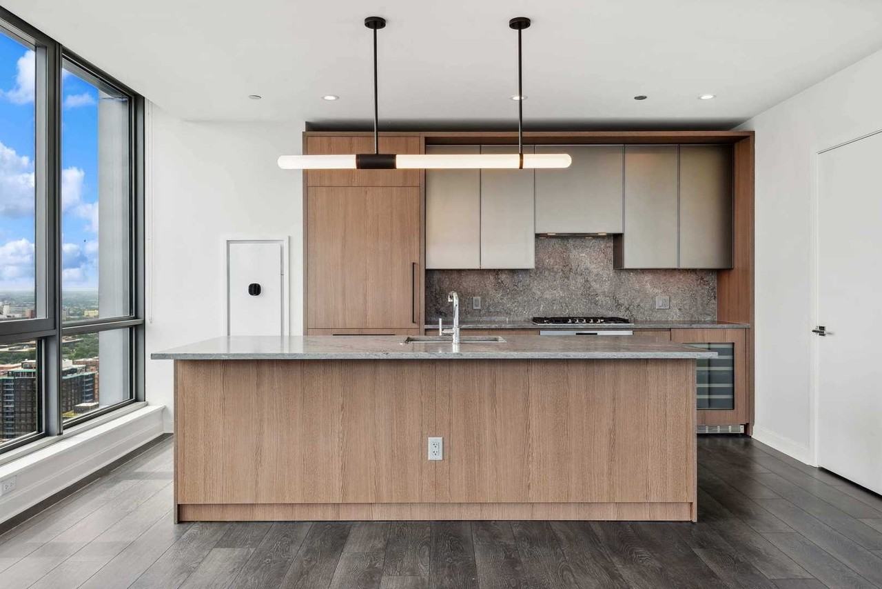 164 N Peoria St #3605 - Photo 4 of 10