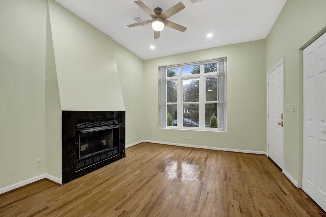 1329 N Oakley Blvd #1 - Photo 4 of 17