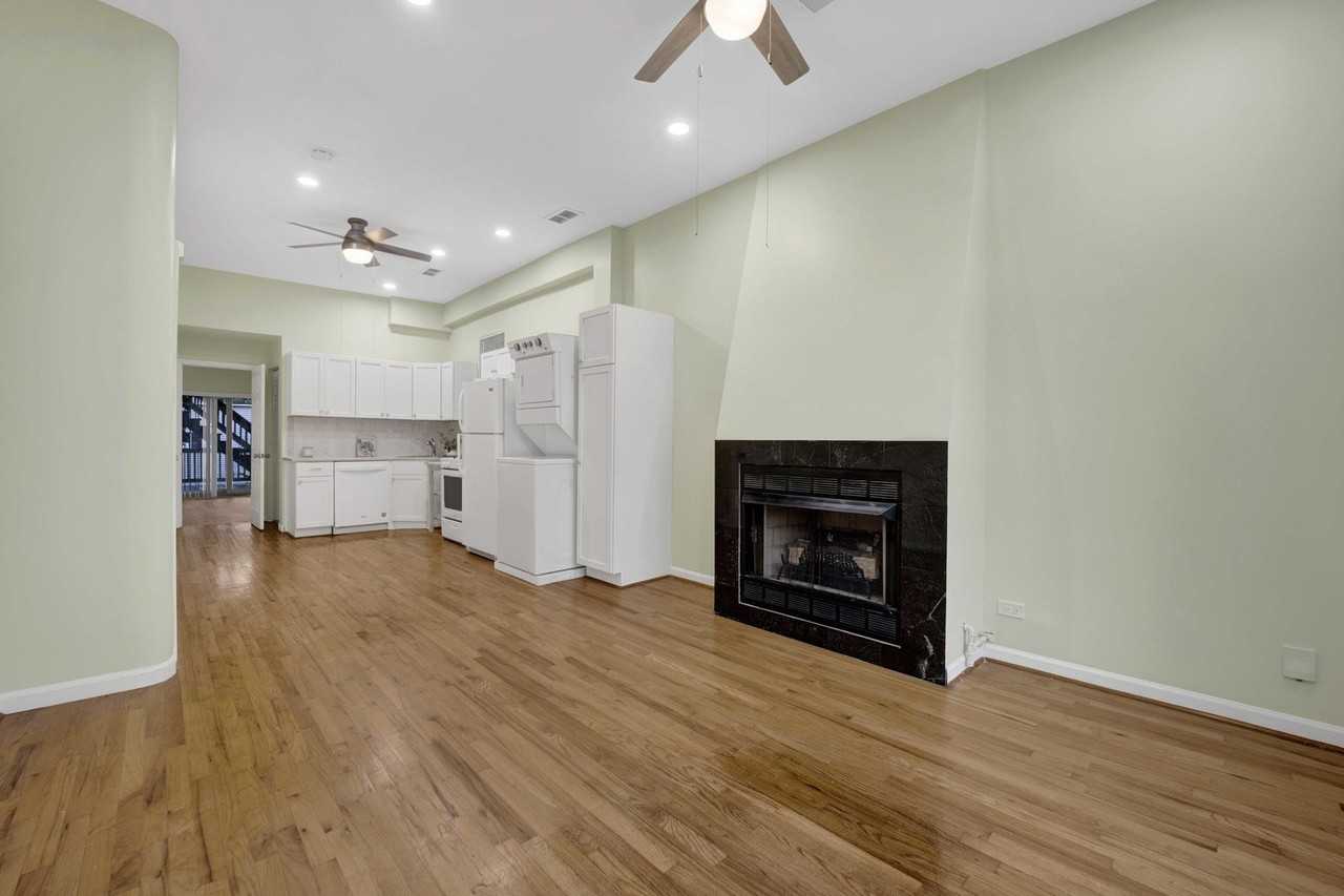 1329 N Oakley Blvd #1 - Photo 5 of 17