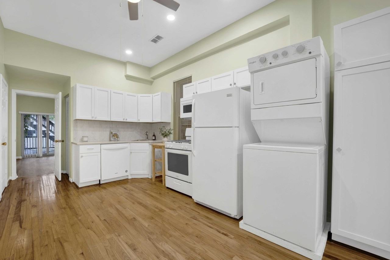1329 N Oakley Blvd #1 - Photo 7 of 17