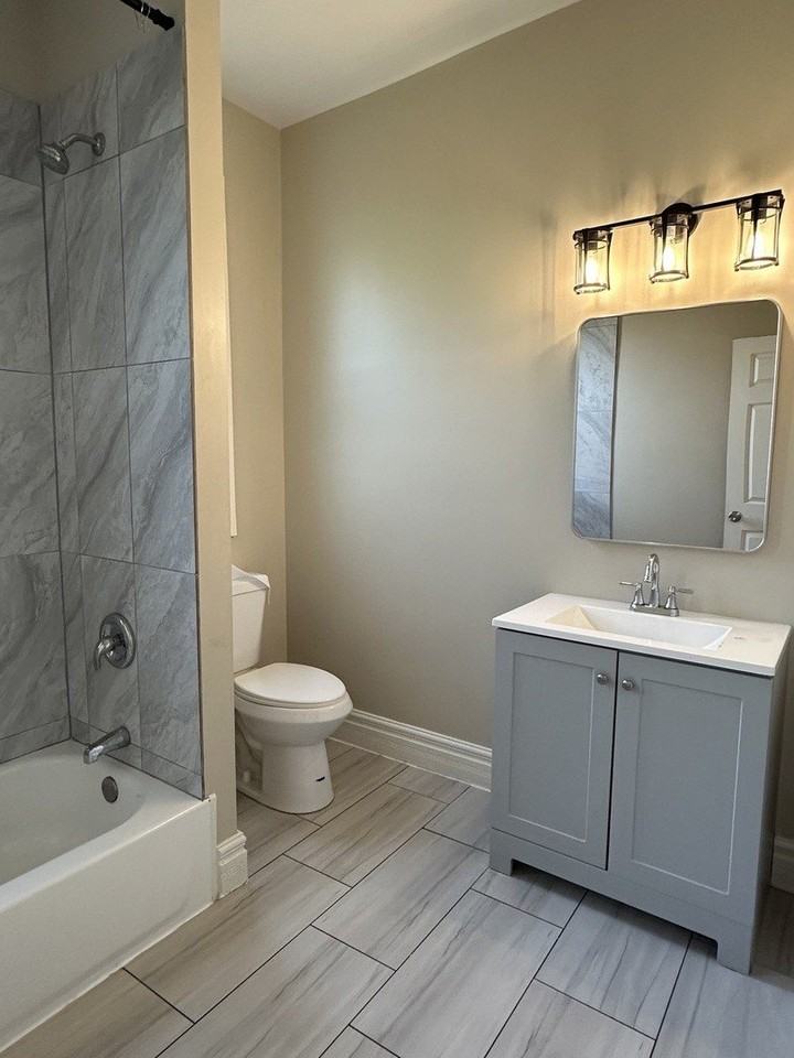 1522 E 71st Pl #2 - Photo 5 of 11