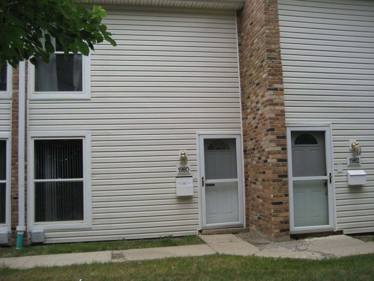 1980 Huntington Blvd - Photo 3 of 17