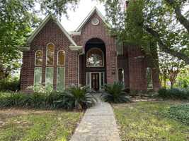 featured image of 3206 Oakland Dr