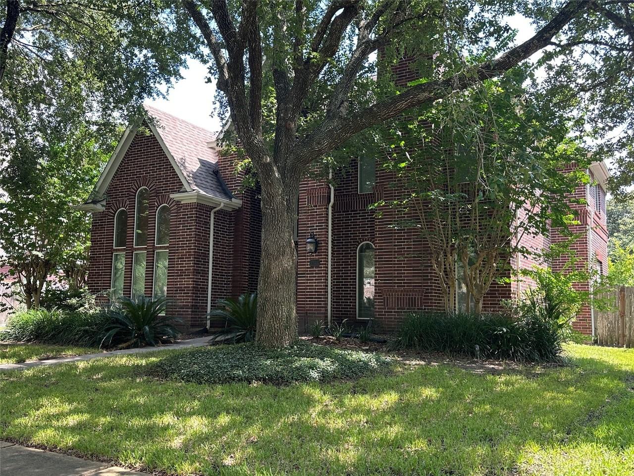 3206 Oakland Dr - Photo 2 of 45