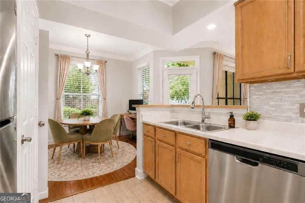 3777 Peachtree Rd Ne - Photo 6 of 30