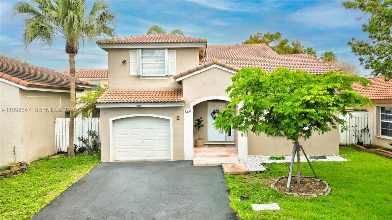 1237 Nw 125th Ter - Photo 2 of 50