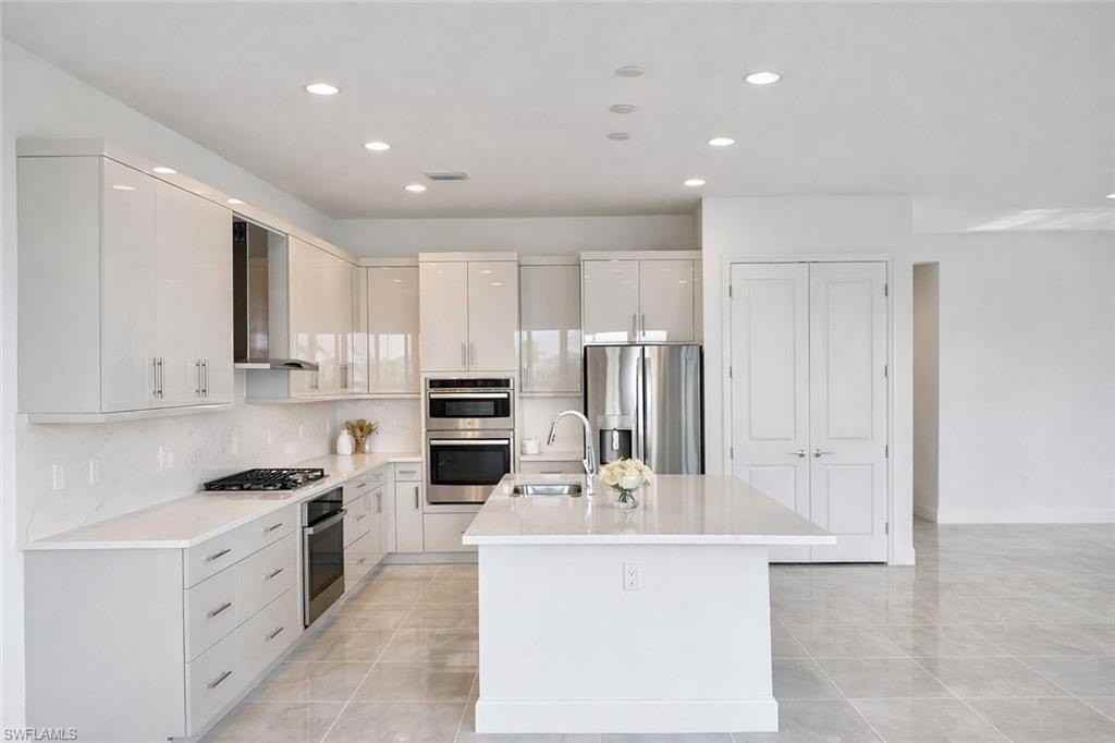 12770 Woodbury Dr - Photo 4 of 32