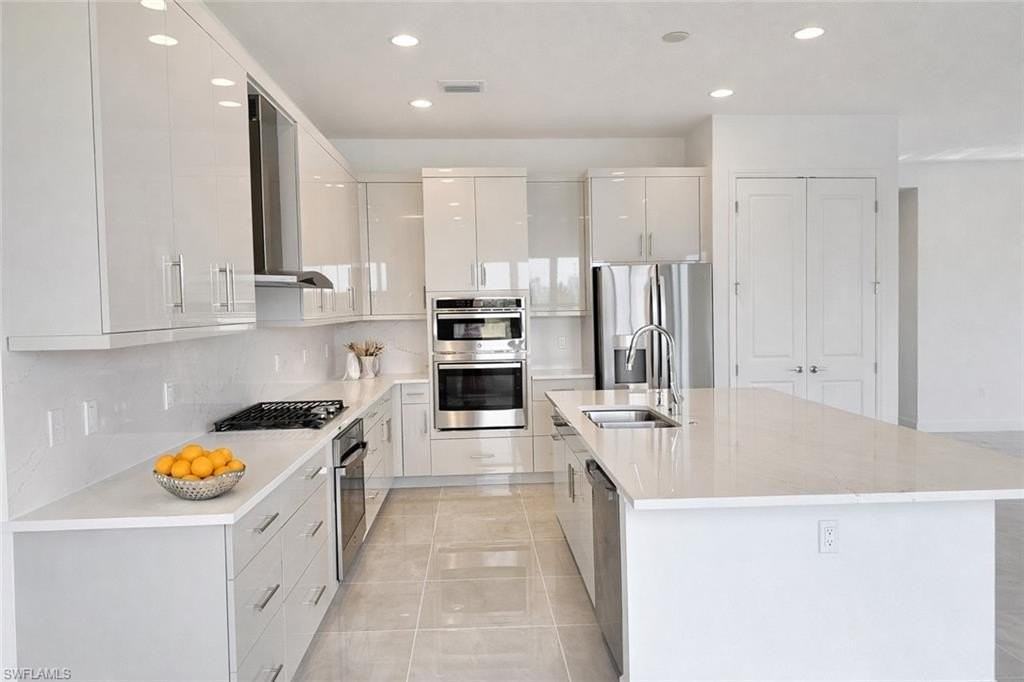 12770 Woodbury Dr - Photo 5 of 32