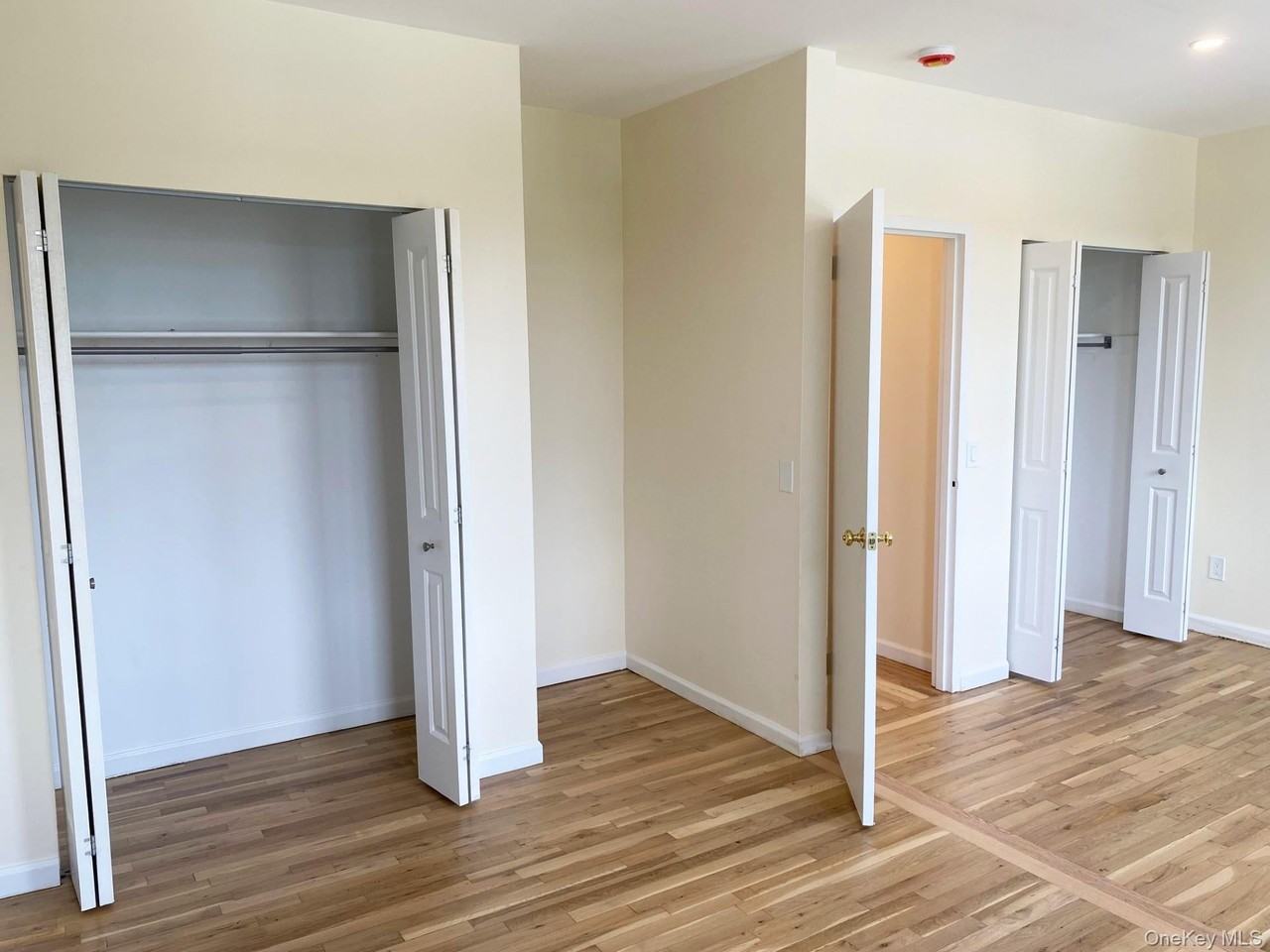 537 Warburton Ave - Photo 3 of 12