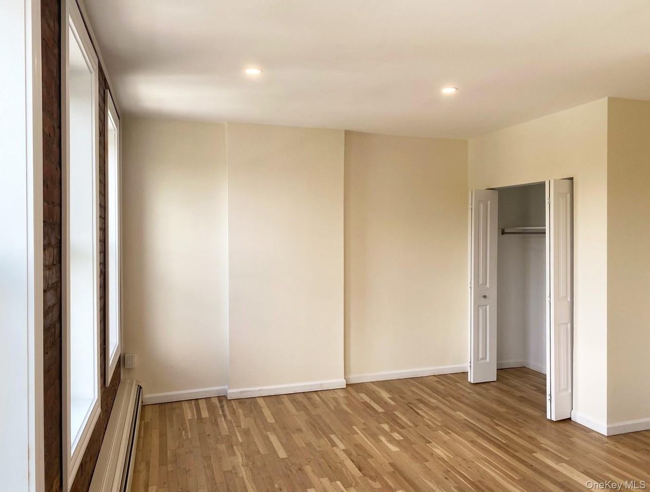 537 Warburton Ave - Photo 4 of 12