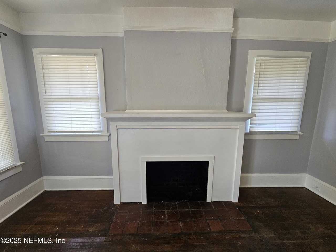 2536 Phyllis St - Photo 3 of 27