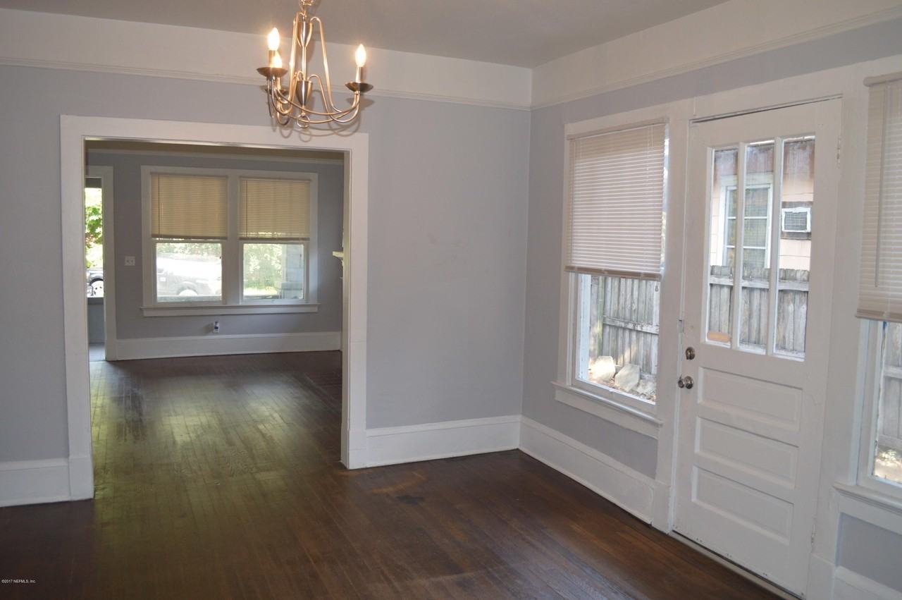 2536 Phyllis St - Photo 5 of 27