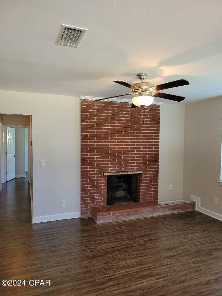 301 Minnesota Ave - Photo 3 of 28