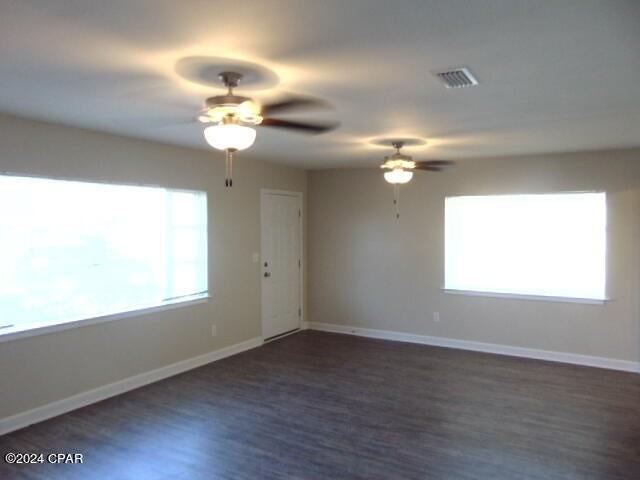 301 Minnesota Ave - Photo 4 of 28