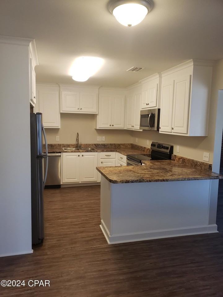 301 Minnesota Ave - Photo 6 of 28