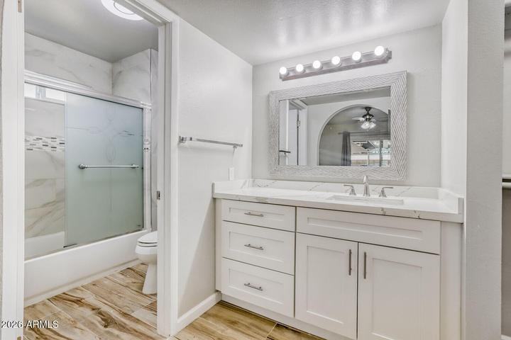 4932 W Mercer Ln - Photo 6 of 11
