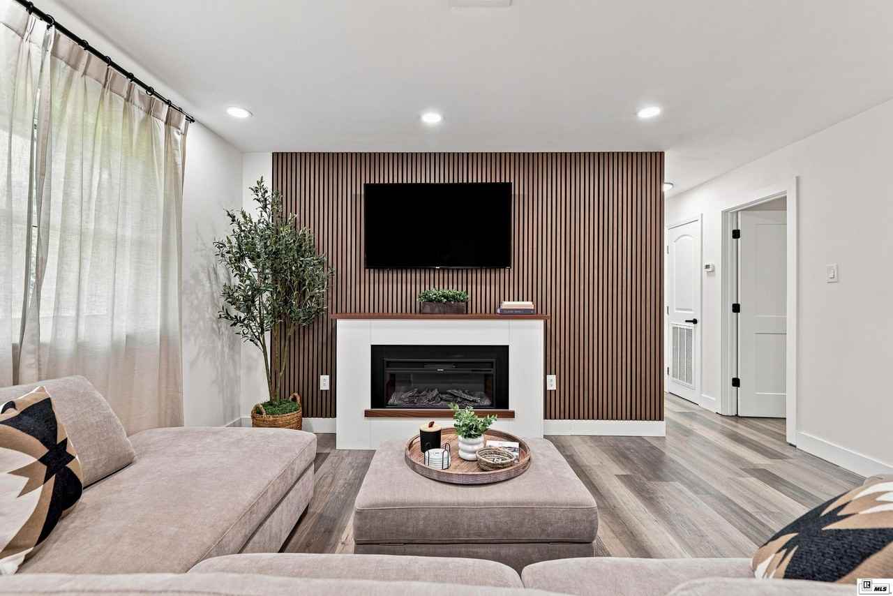 209 Jones St - Photo 6 of 24