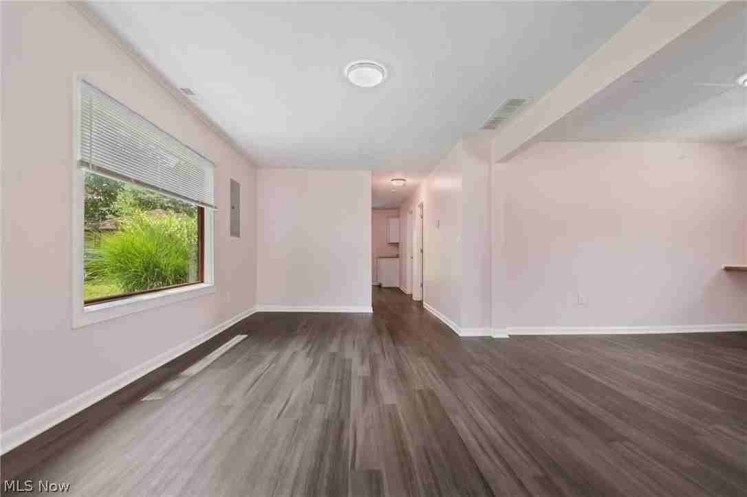 219 N Jefferson St - Photo 4 of 20