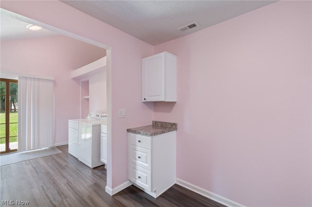 219 N Jefferson St - Photo 7 of 20