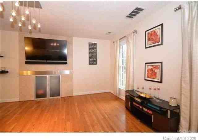 2843 Windsor Chase Dr - Photo 4 of 22