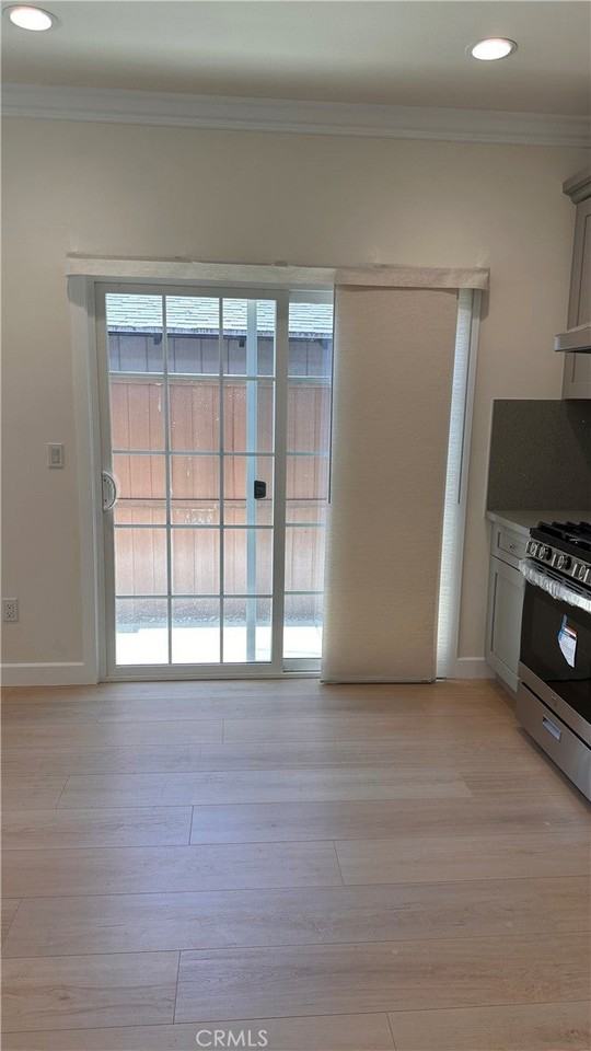3829 Esmeralda Ave - Photo 3 of 14