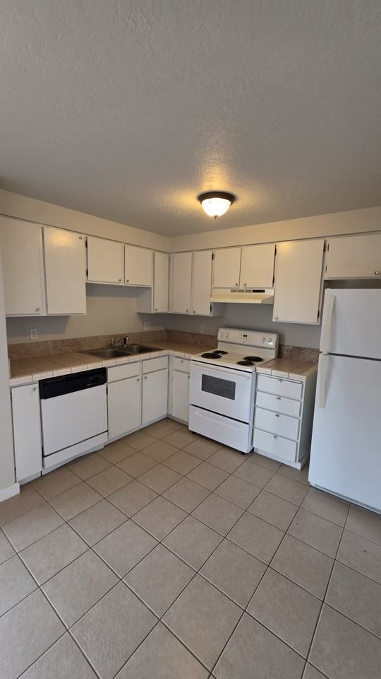 665 Brookside Ct #1 - Photo 6 of 10