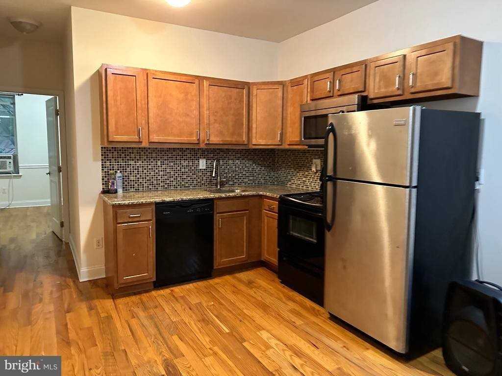 2258 N Park Ave - Photo 4 of 13