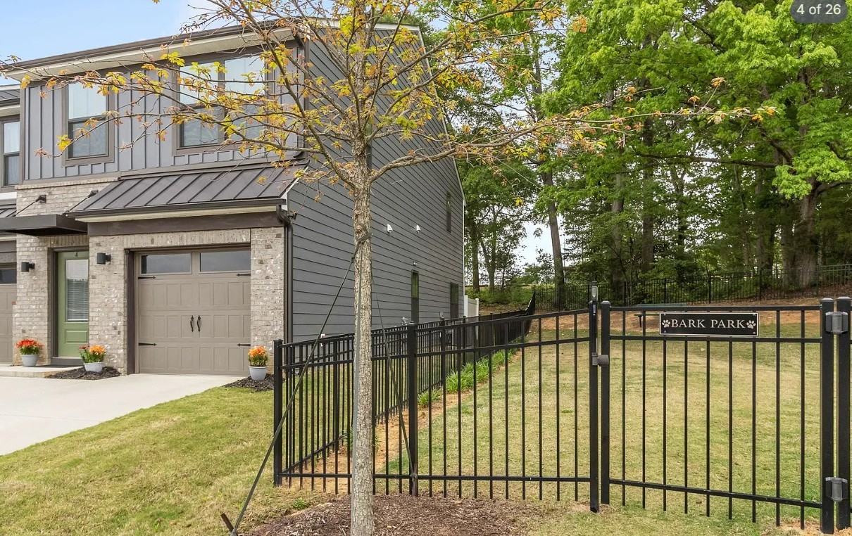 4 Connaught Ct #0 - Photo 3 of 21
