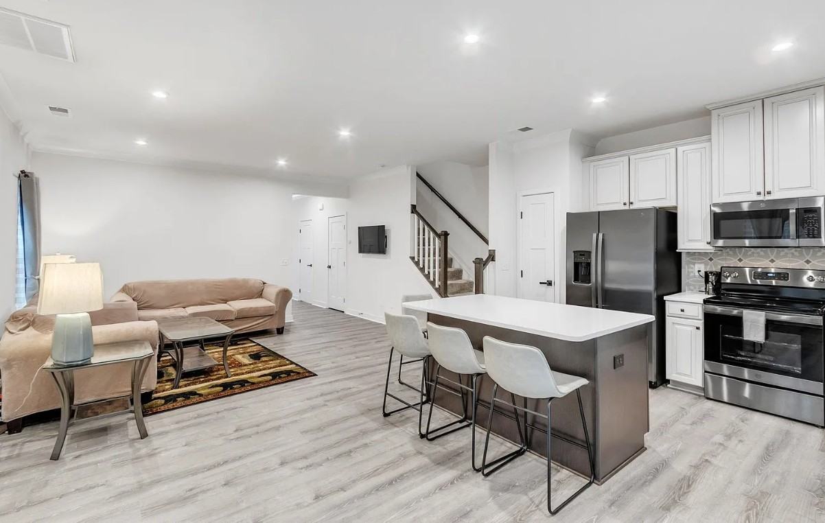 4 Connaught Ct #0 - Photo 6 of 21