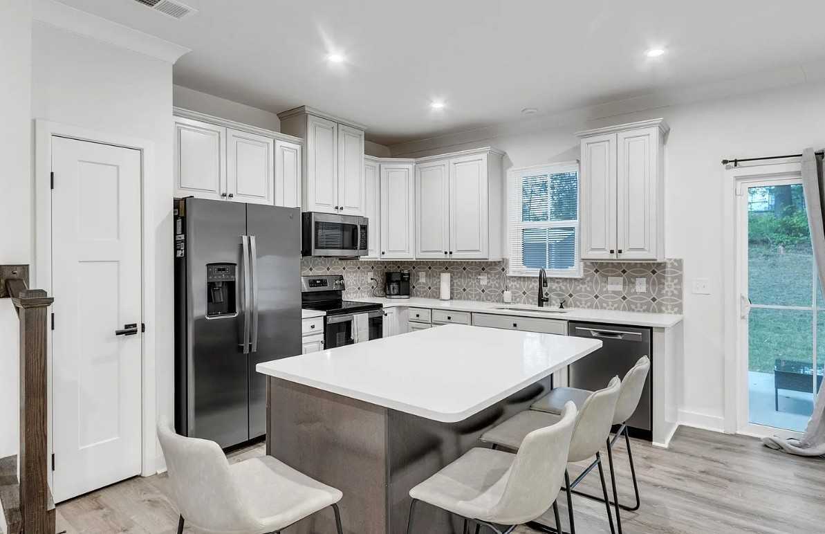 4 Connaught Ct #0 - Photo 7 of 21
