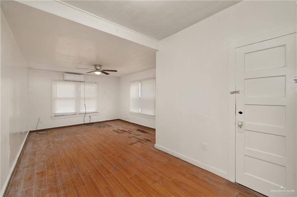 221 W 14th St - Photo 4 of 15