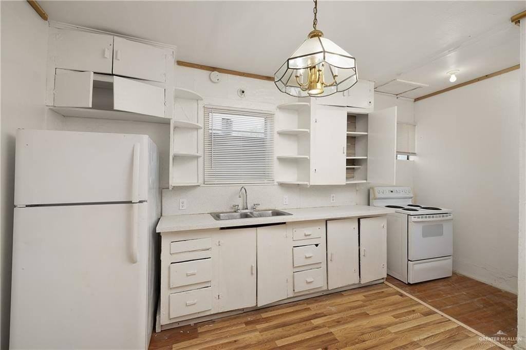 221 W 14th St - Photo 7 of 15