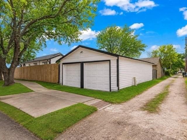 4102 Avenue N - Photo 4 of 45