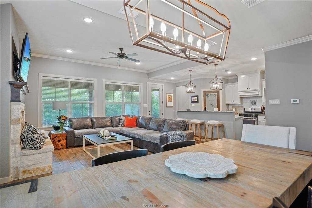2711 Talsworth Dr - Photo 3 of 21