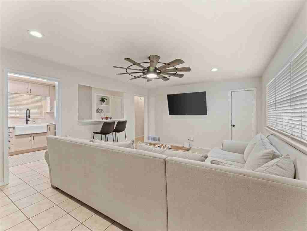 510 Overlook Dr - Photo 2 of 17
