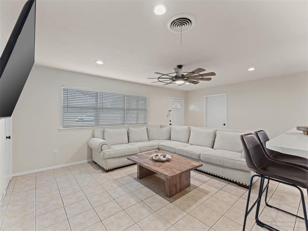 510 Overlook Dr - Photo 3 of 17