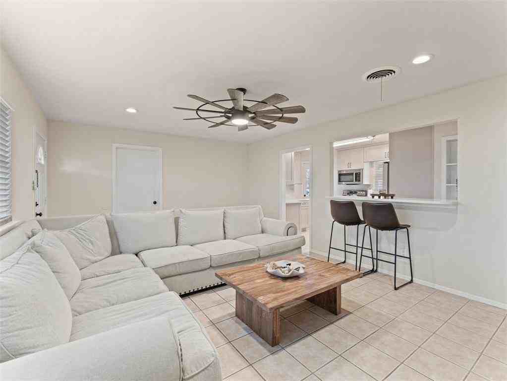 510 Overlook Dr - Photo 4 of 17