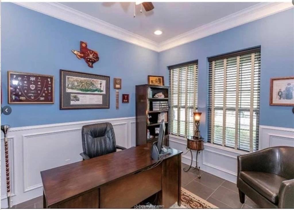 2513 Hailes Ln - Photo 4 of 20