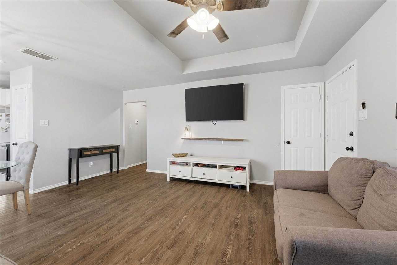 904 Overlook Dr - Photo 5 of 16