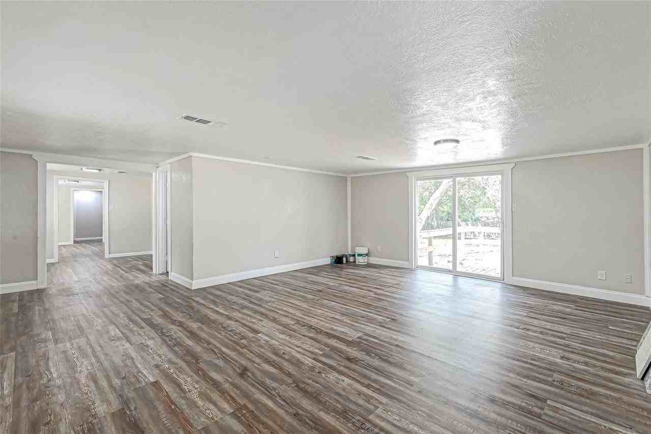 10694 Pine St - Photo 6 of 18