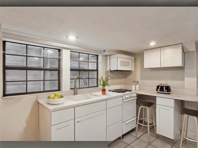 2320 Chartres St #B - Photo 6 of 8