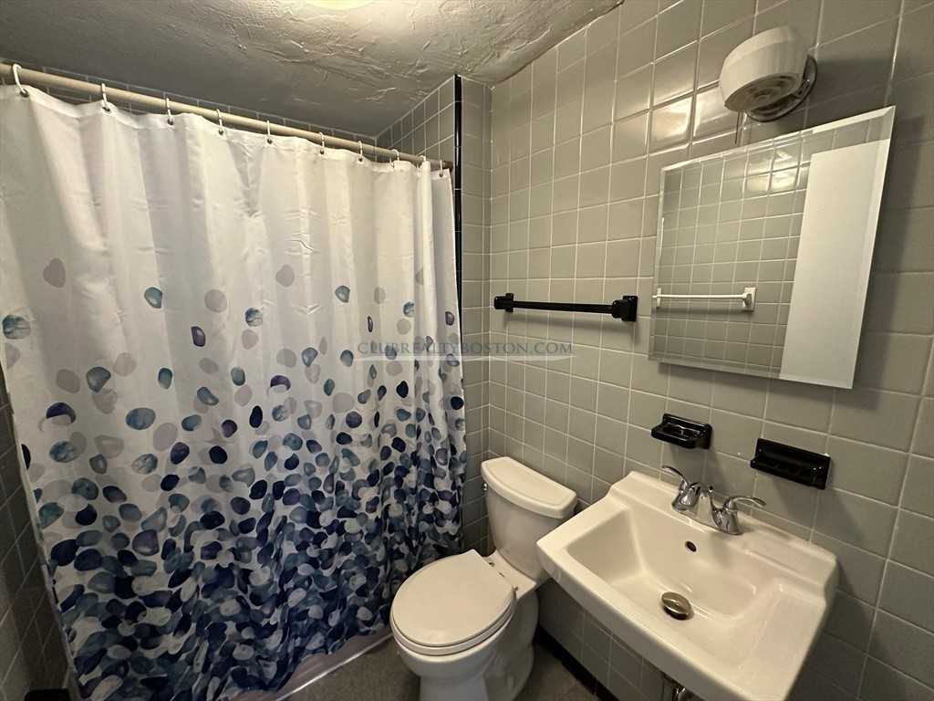 410 Market St #A - Photo 4 of 7